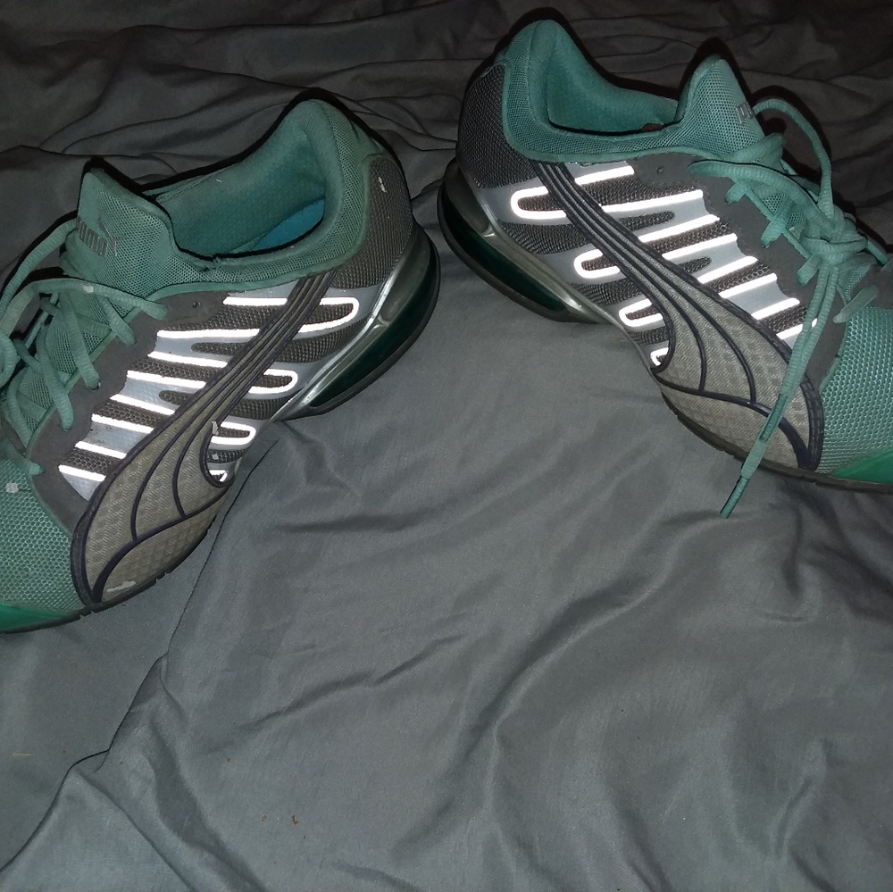 Women's puma athletic shoe